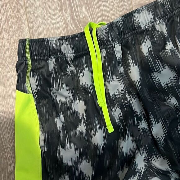 Old Navy Men’s Basketball Athletic Shorts Size Medium Green and Gray - Picture 6 of 6